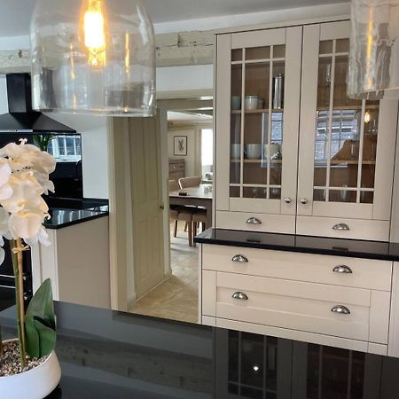 Elegant Oak Beamed House In Pretty Village - Cambridge Homehost 벅든 외부 사진