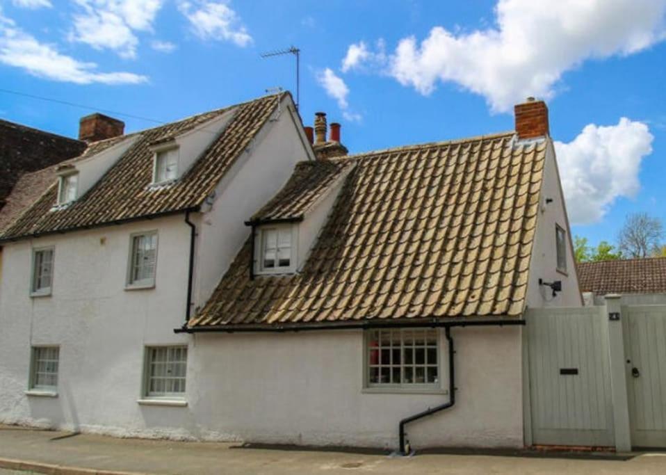 Elegant Oak Beamed House In Pretty Village 벅든 외부 사진