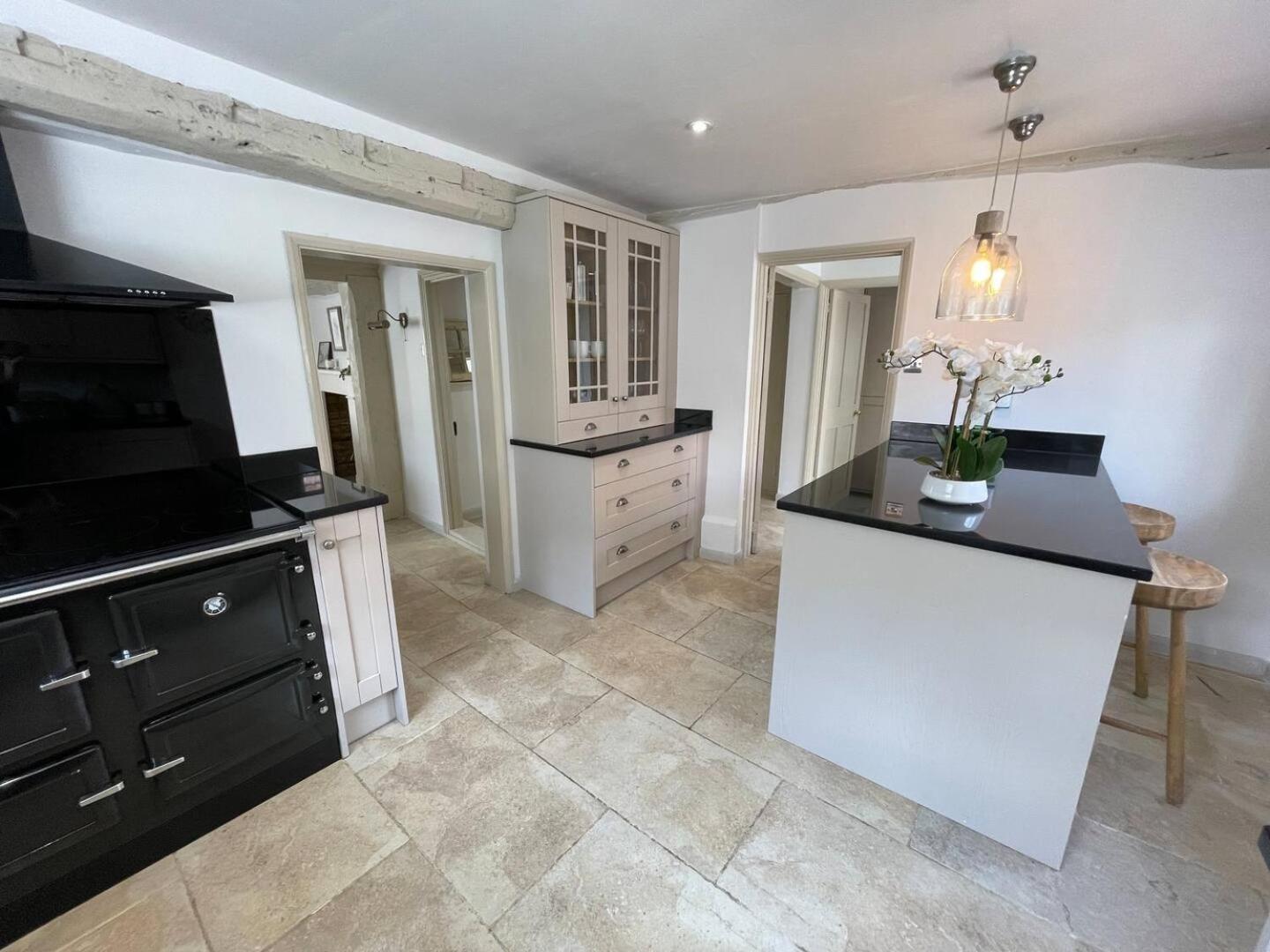 Elegant Oak Beamed House In Pretty Village - Cambridge Homehost 벅든 외부 사진