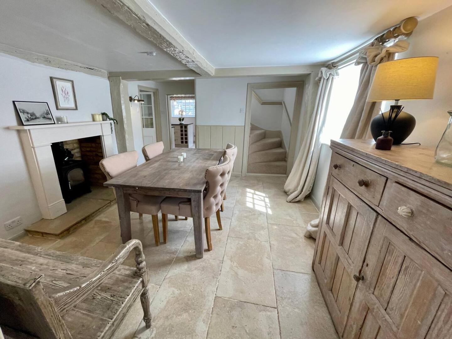 Elegant Oak Beamed House In Pretty Village - Cambridge Homehost 벅든 외부 사진