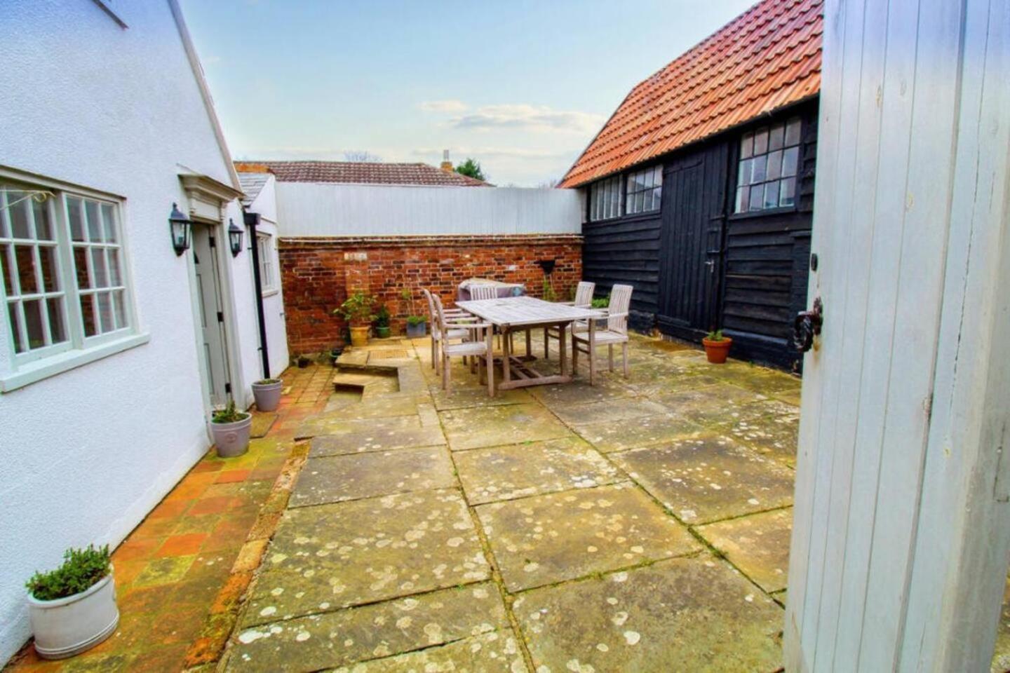 Elegant Oak Beamed House In Pretty Village - Cambridge Homehost 벅든 외부 사진