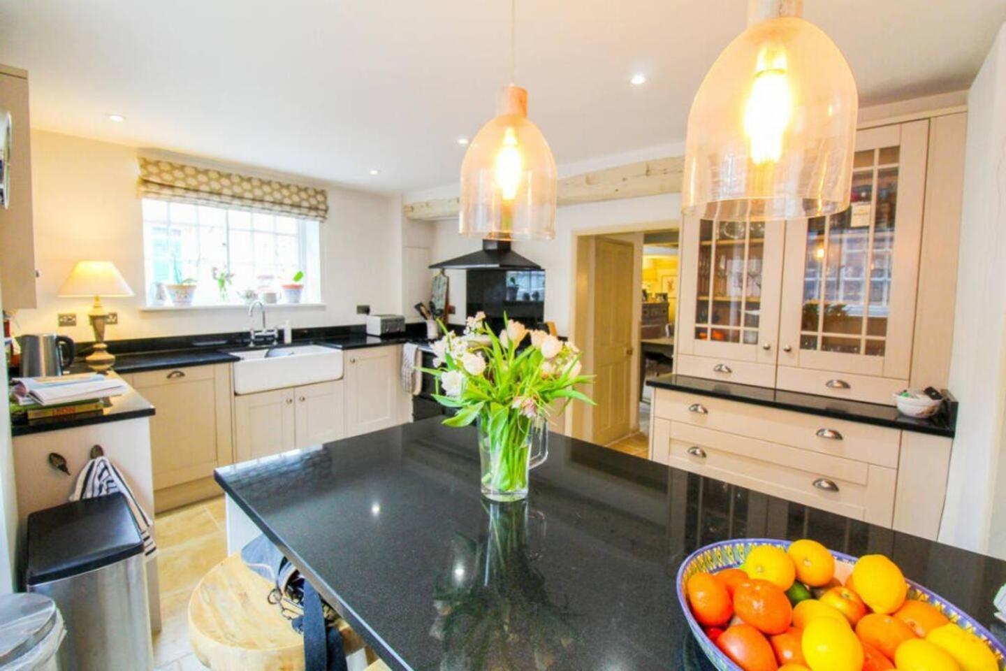 Elegant Oak Beamed House In Pretty Village - Cambridge Homehost 벅든 외부 사진