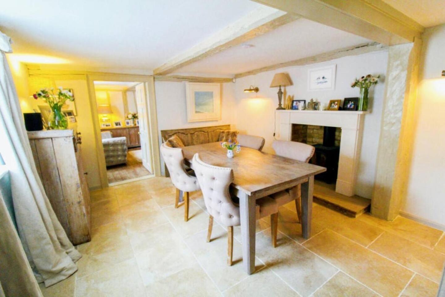 Elegant Oak Beamed House In Pretty Village - Cambridge Homehost 벅든 외부 사진