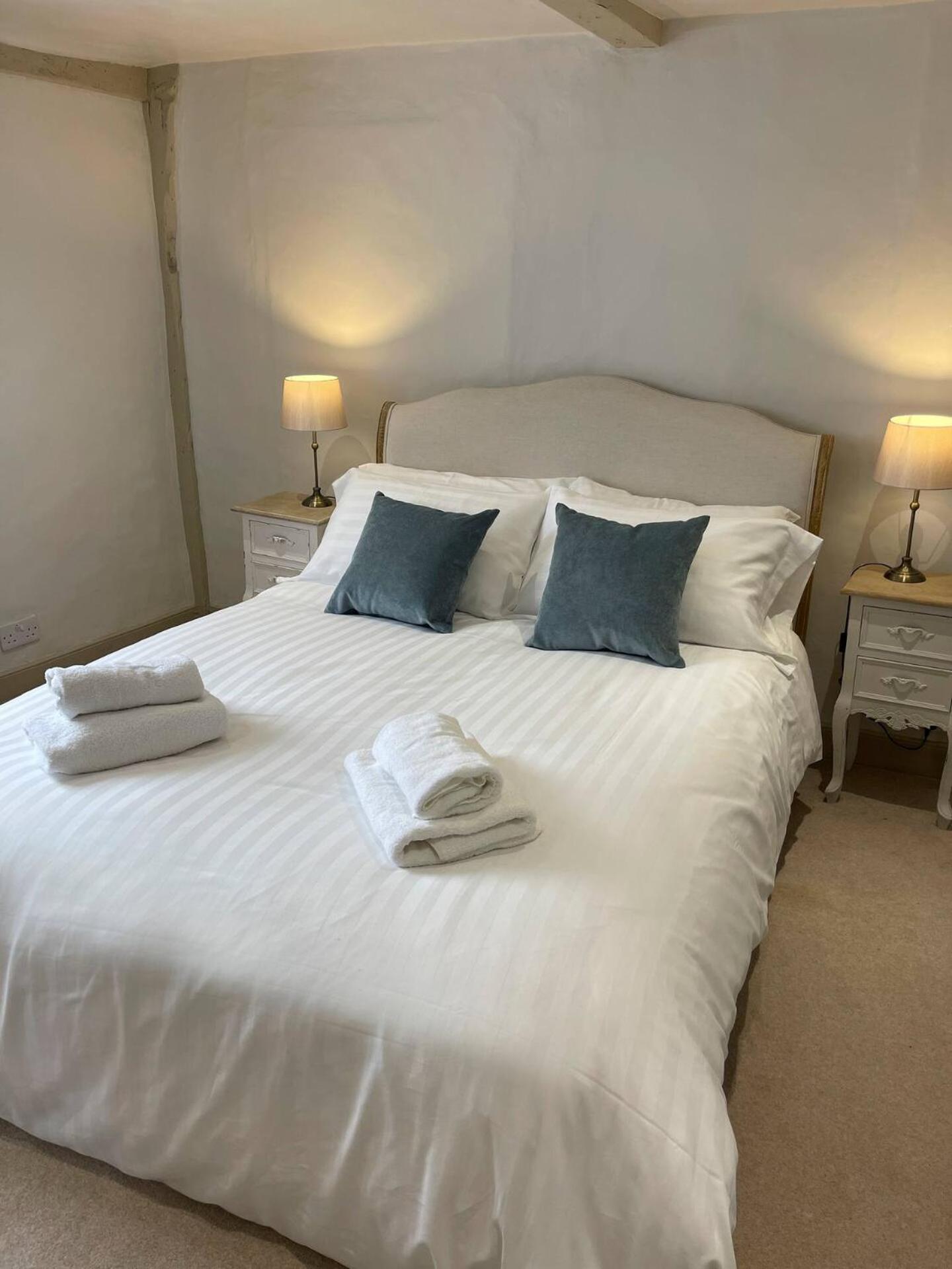 Elegant Oak Beamed House In Pretty Village - Cambridge Homehost 벅든 외부 사진