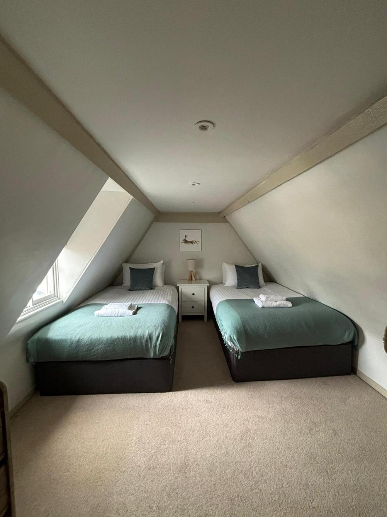 Elegant Oak Beamed House In Pretty Village - Cambridge Homehost 벅든 외부 사진