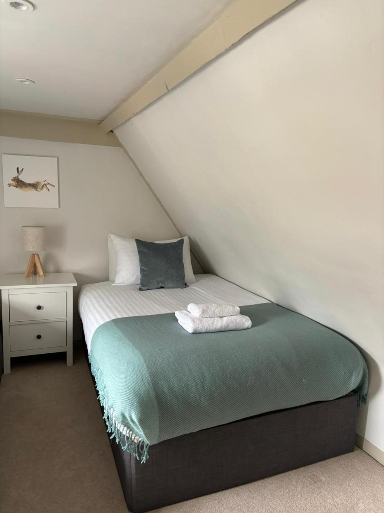 Elegant Oak Beamed House In Pretty Village - Cambridge Homehost 벅든 외부 사진